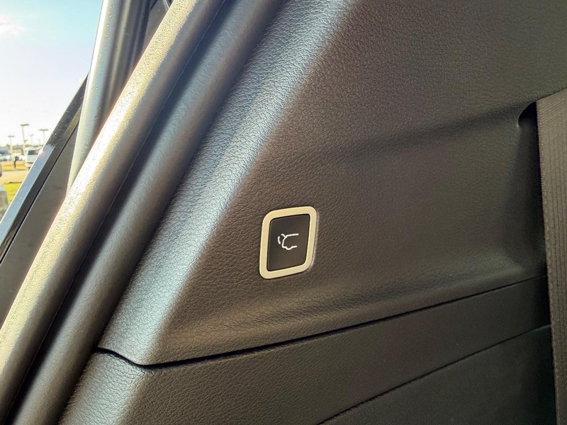 Chrysler Pacifica Vehicle Full-screen Gallery Image 7