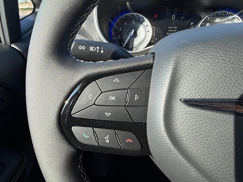 Chrysler Pacifica Vehicle Full-screen Gallery Image 14