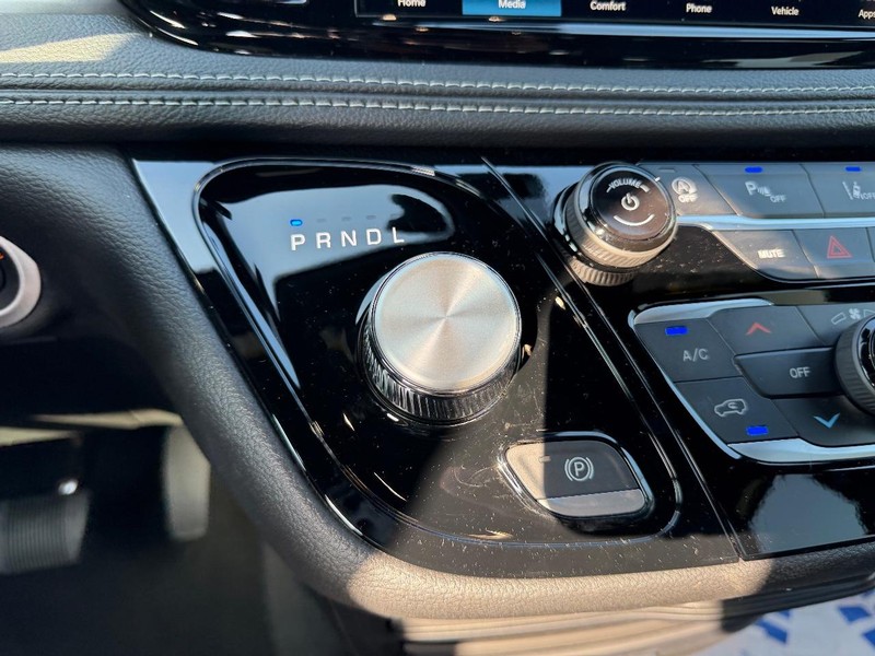 Chrysler Pacifica Vehicle Full-screen Gallery Image 18