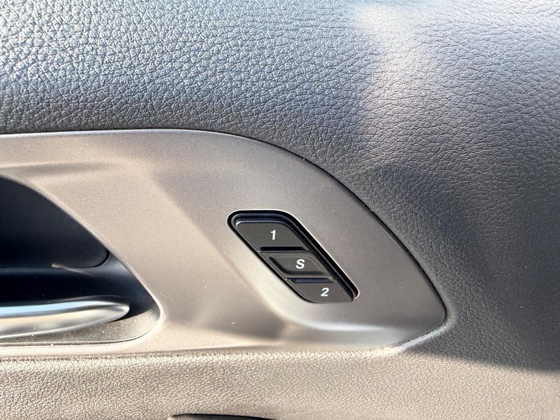 Chrysler Pacifica Vehicle Full-screen Gallery Image 21