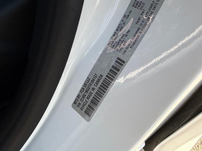 Chrysler Pacifica Vehicle Full-screen Gallery Image 25