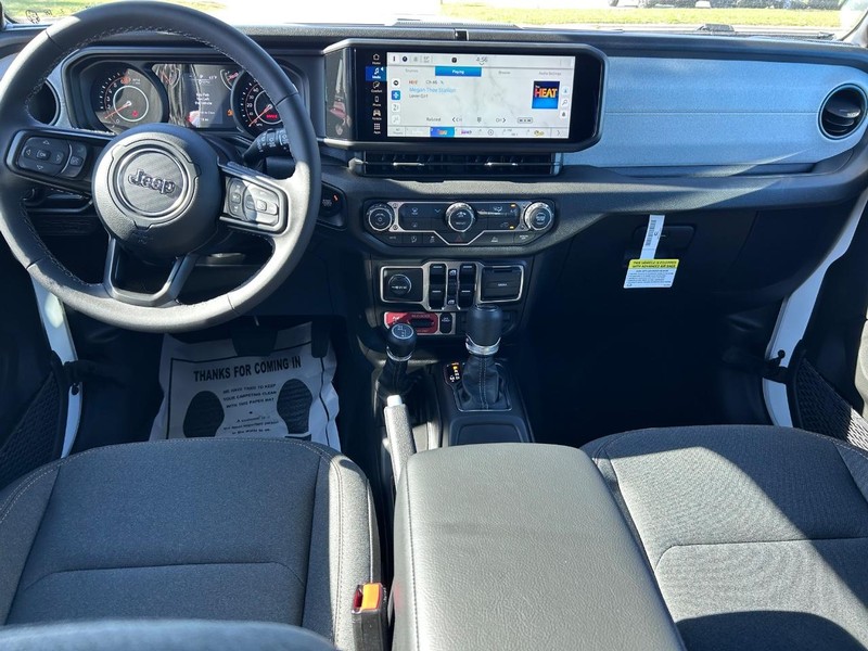 Jeep Wrangler Vehicle Full-screen Gallery Image 8