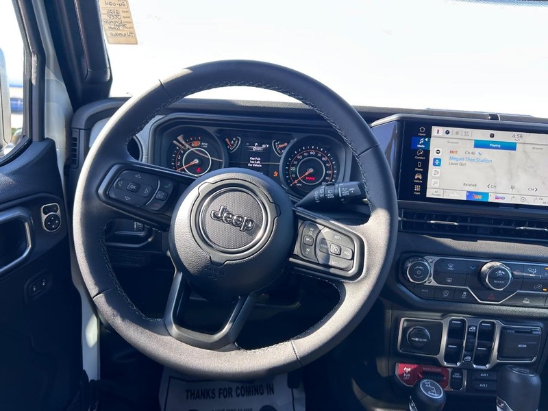 Jeep Wrangler Vehicle Full-screen Gallery Image 9