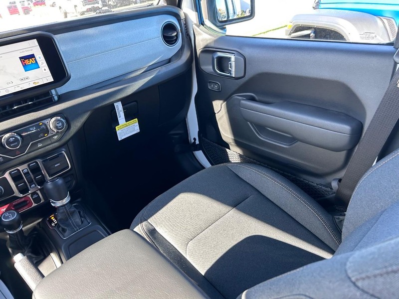 Jeep Wrangler Vehicle Full-screen Gallery Image 15