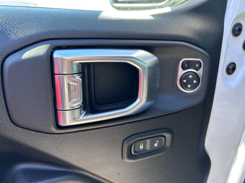 Jeep Wrangler Vehicle Full-screen Gallery Image 16