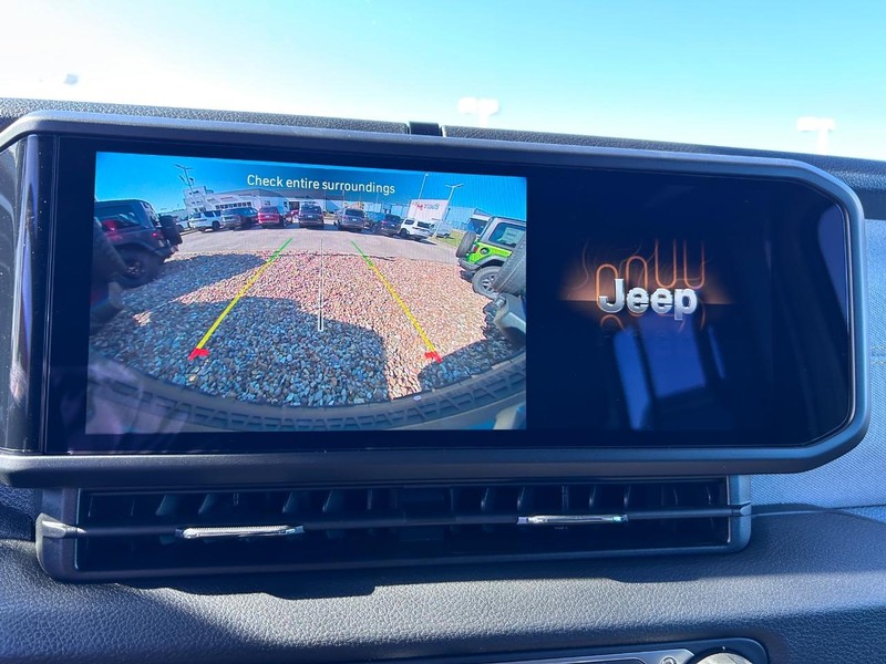 Jeep Wrangler Vehicle Full-screen Gallery Image 19