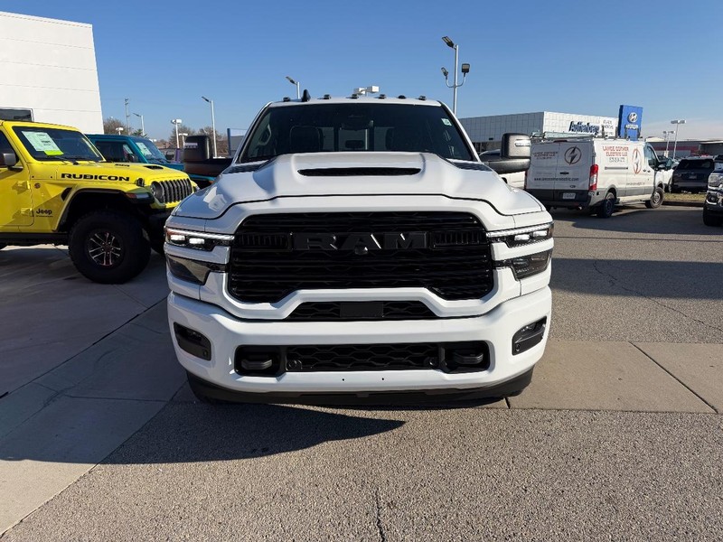 Ram 2500 Vehicle Full-screen Gallery Image 2