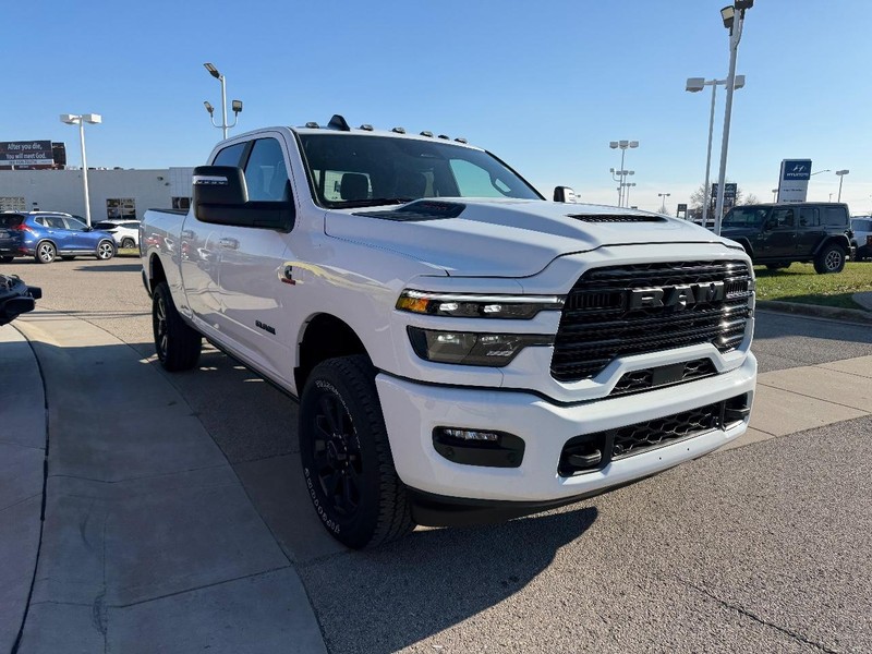 Ram 2500 Vehicle Full-screen Gallery Image 3