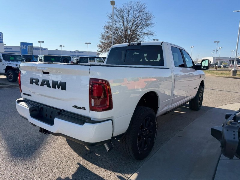 Ram 2500 Vehicle Full-screen Gallery Image 4