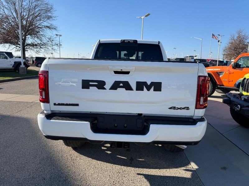 Ram 2500 Vehicle Full-screen Gallery Image 5