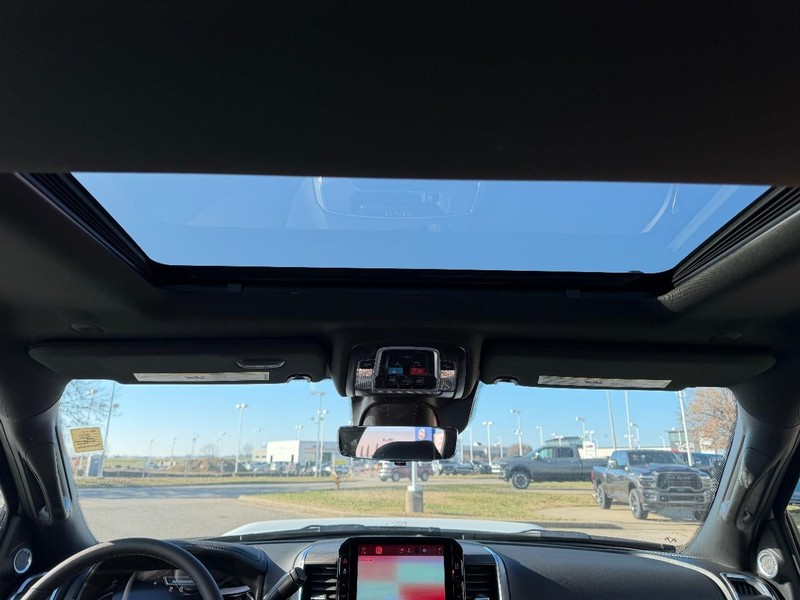 Ram 2500 Vehicle Full-screen Gallery Image 9