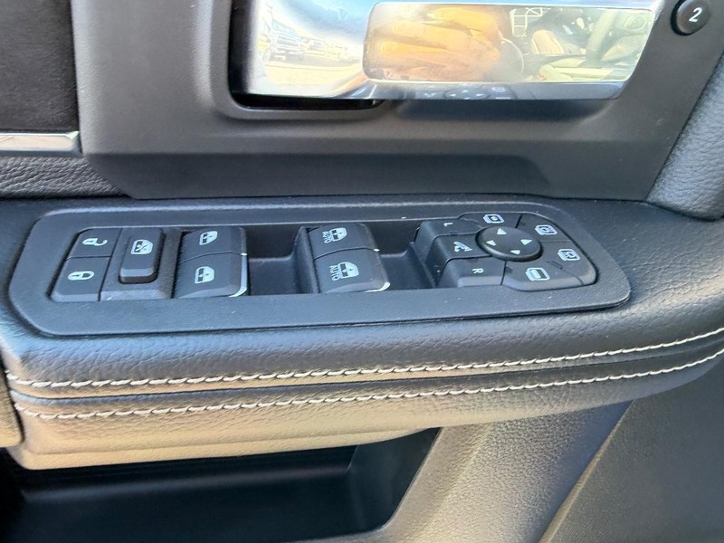 Ram 2500 Vehicle Full-screen Gallery Image 16