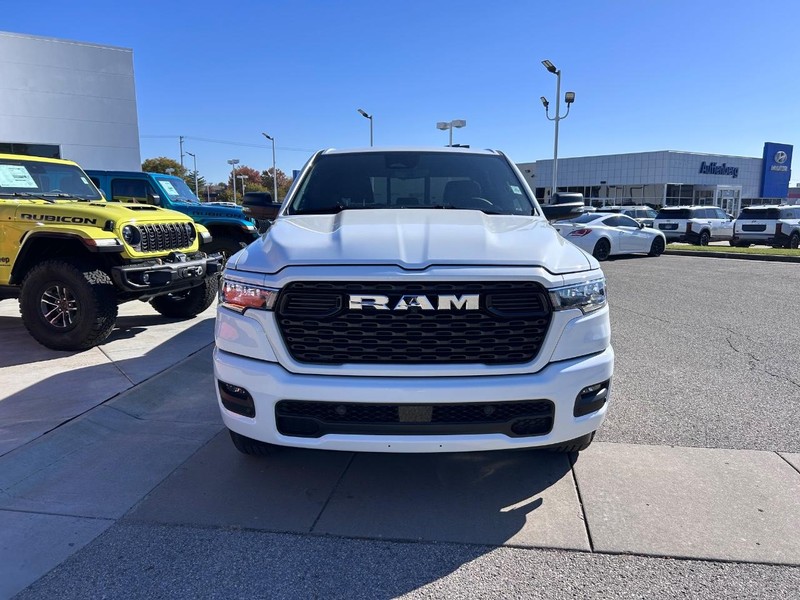 Ram 1500 Vehicle Full-screen Gallery Image 2