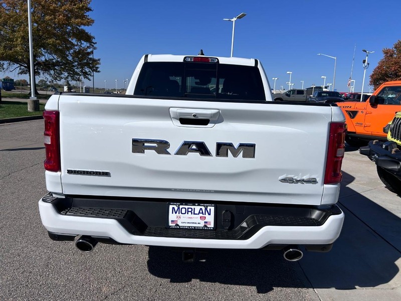Ram 1500 Vehicle Full-screen Gallery Image 5