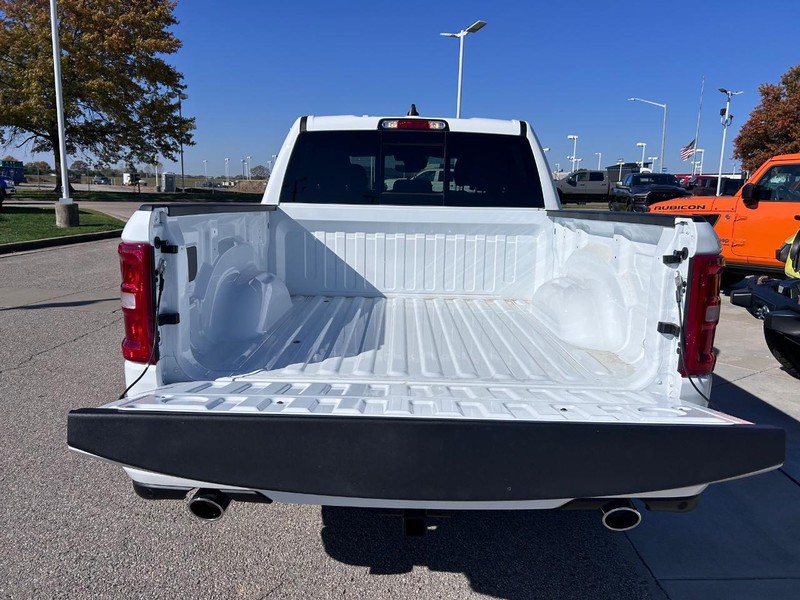 Ram 1500 Vehicle Full-screen Gallery Image 6
