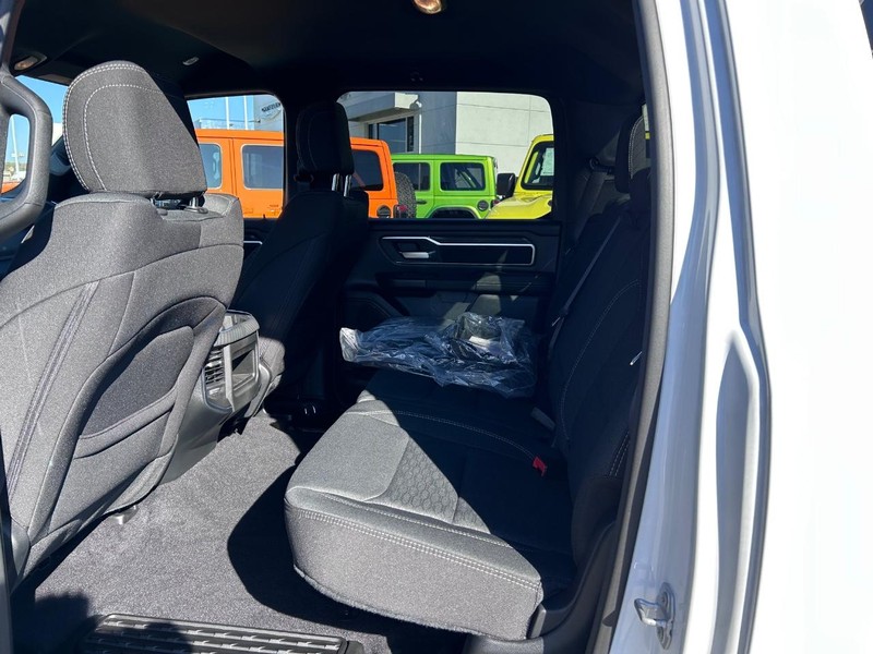 Ram 1500 Vehicle Full-screen Gallery Image 8