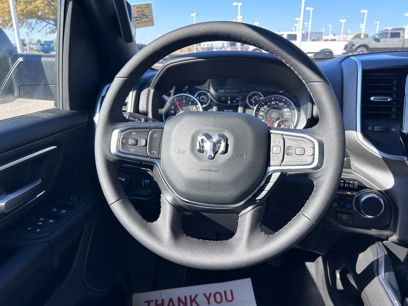 Ram 1500 Vehicle Full-screen Gallery Image 10