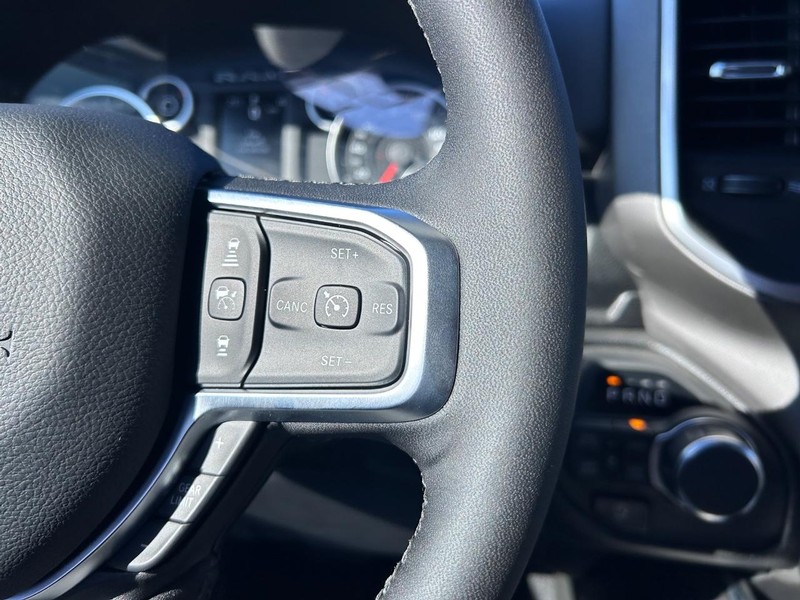 Ram 1500 Vehicle Full-screen Gallery Image 12