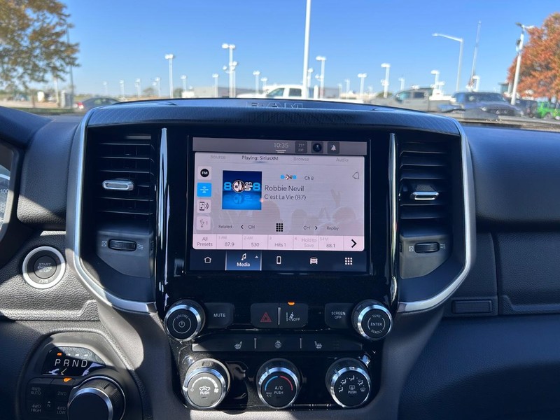 Ram 1500 Vehicle Full-screen Gallery Image 13