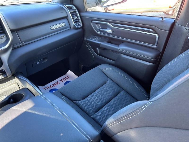 Ram 1500 Vehicle Full-screen Gallery Image 16