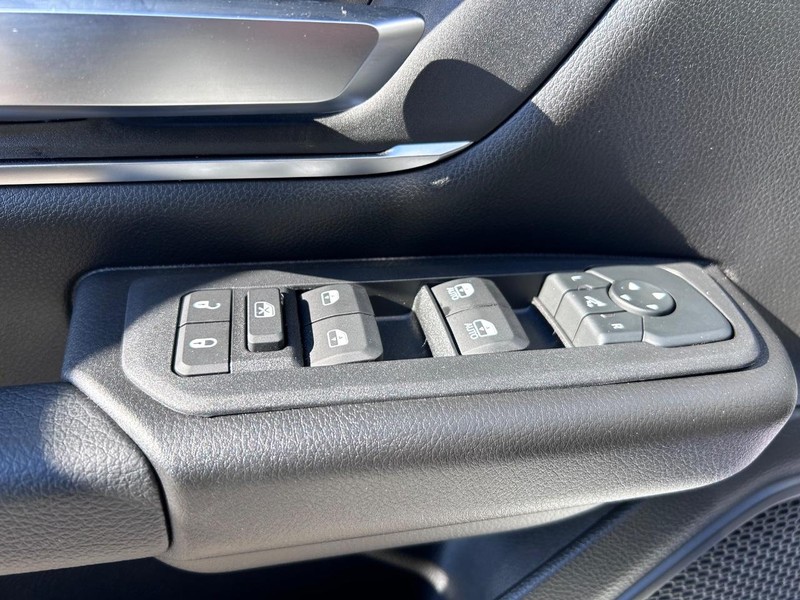 Ram 1500 Vehicle Full-screen Gallery Image 17