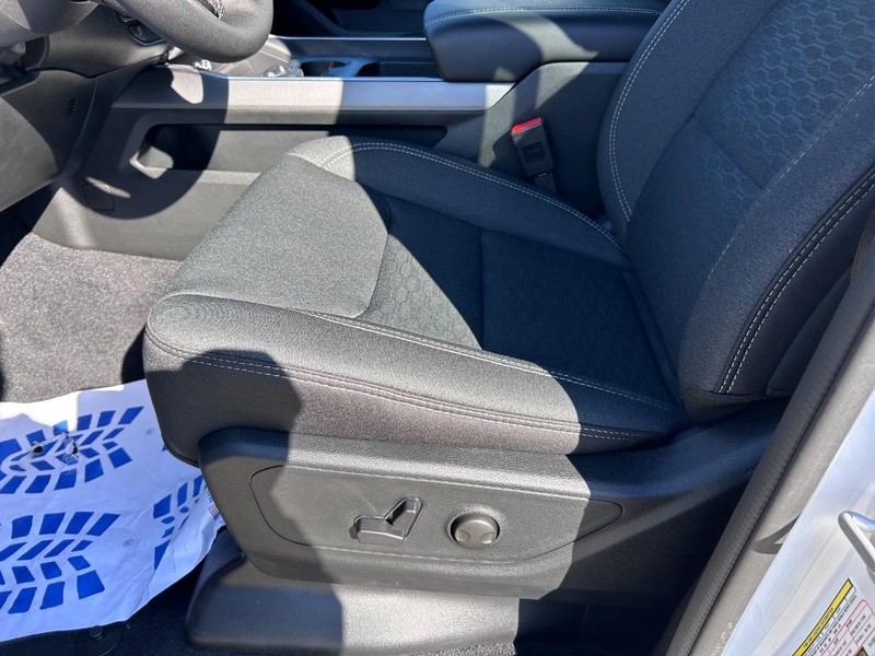 Ram 1500 Vehicle Full-screen Gallery Image 18