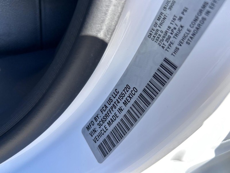 Ram 1500 Vehicle Full-screen Gallery Image 21