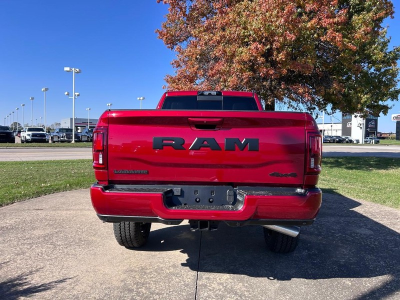 Ram 2500 Vehicle Full-screen Gallery Image 5