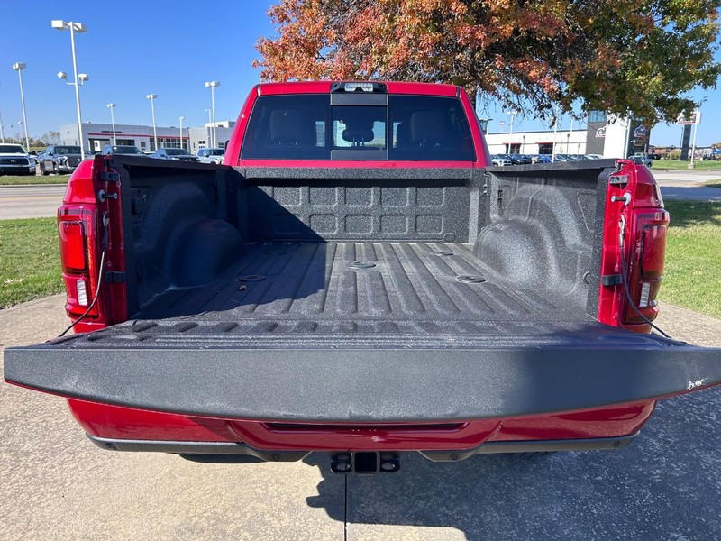 Ram 2500 Vehicle Full-screen Gallery Image 6