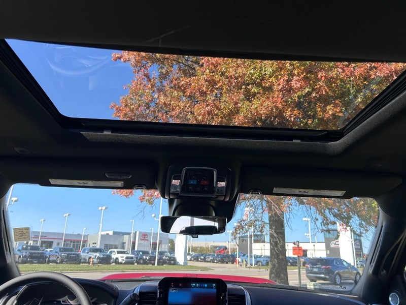 Ram 2500 Vehicle Full-screen Gallery Image 9