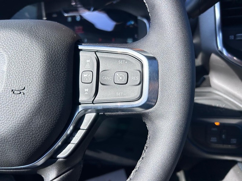 Ram 2500 Vehicle Full-screen Gallery Image 13