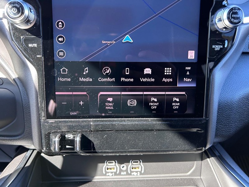 Ram 2500 Vehicle Full-screen Gallery Image 15