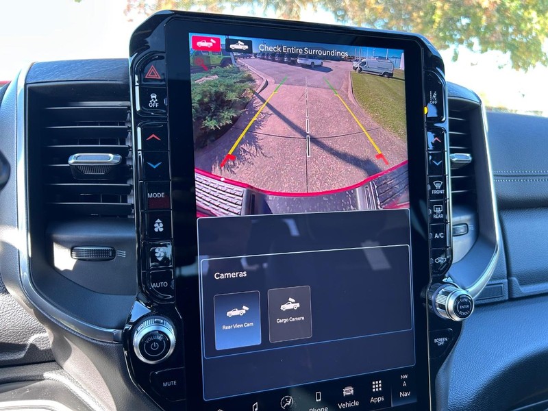 Ram 2500 Vehicle Full-screen Gallery Image 21