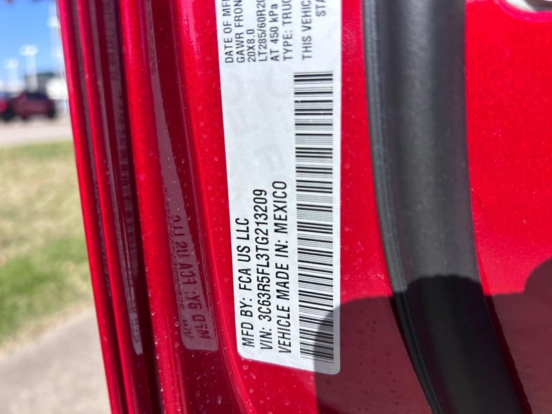 Ram 2500 Vehicle Full-screen Gallery Image 22