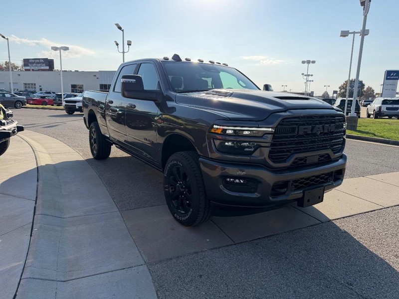 Ram 2500 Vehicle Full-screen Gallery Image 3