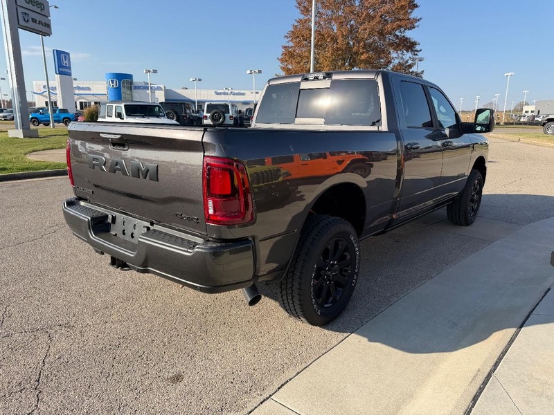 Ram 2500 Vehicle Full-screen Gallery Image 4