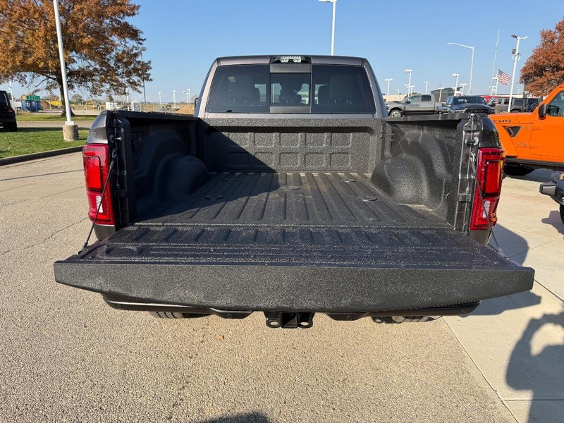 Ram 2500 Vehicle Full-screen Gallery Image 6