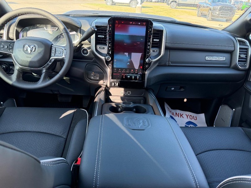 Ram 2500 Vehicle Full-screen Gallery Image 10