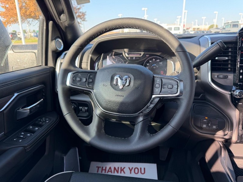 Ram 2500 Vehicle Full-screen Gallery Image 11