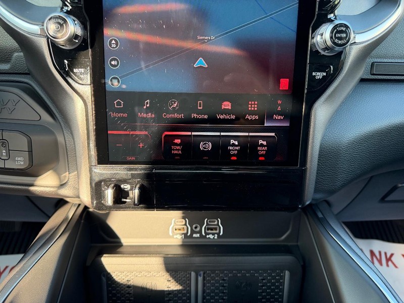 Ram 2500 Vehicle Full-screen Gallery Image 15