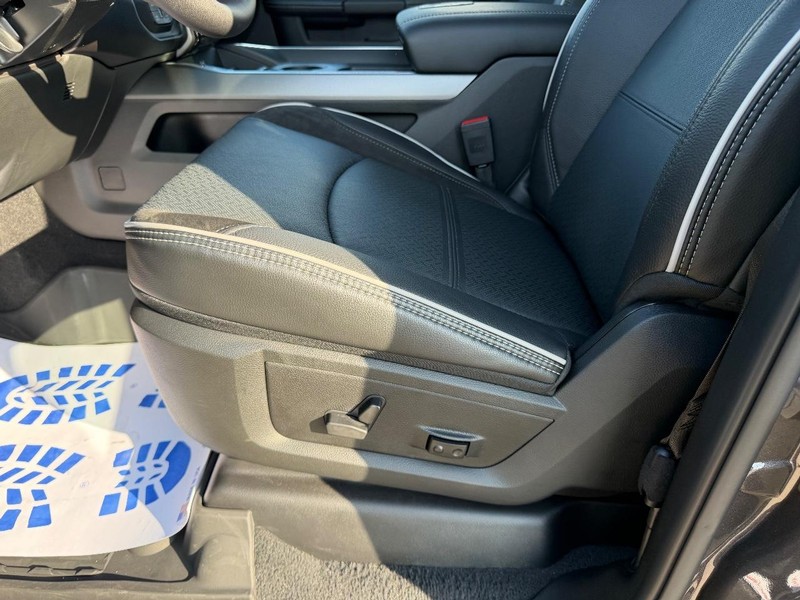 Ram 2500 Vehicle Full-screen Gallery Image 19