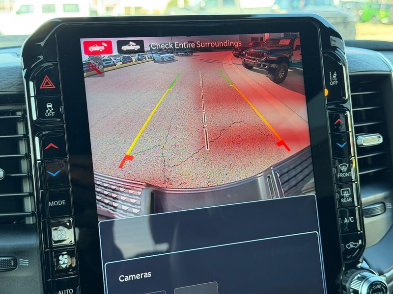 Ram 2500 Vehicle Full-screen Gallery Image 21