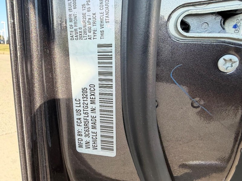 Ram 2500 Vehicle Full-screen Gallery Image 22