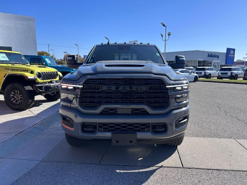 Ram 2500 Vehicle Full-screen Gallery Image 2