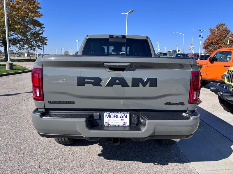 Ram 2500 Vehicle Full-screen Gallery Image 5