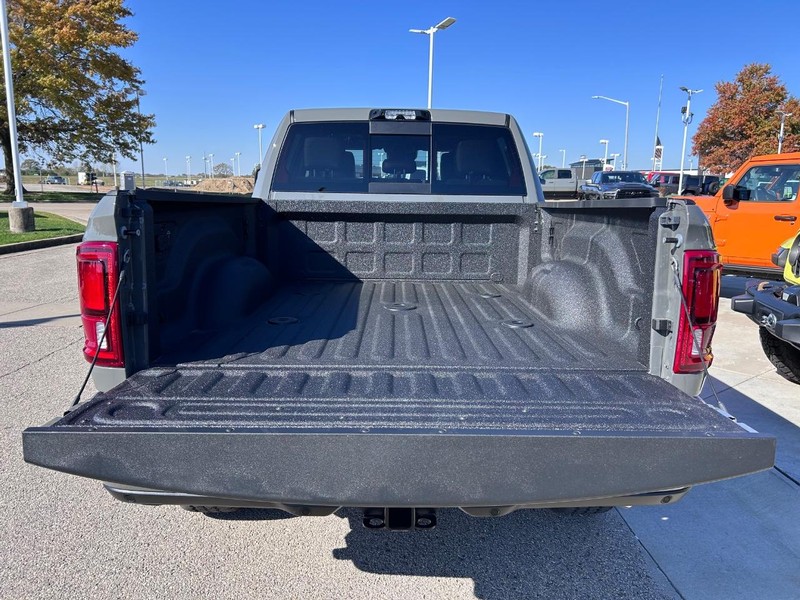 Ram 2500 Vehicle Full-screen Gallery Image 6