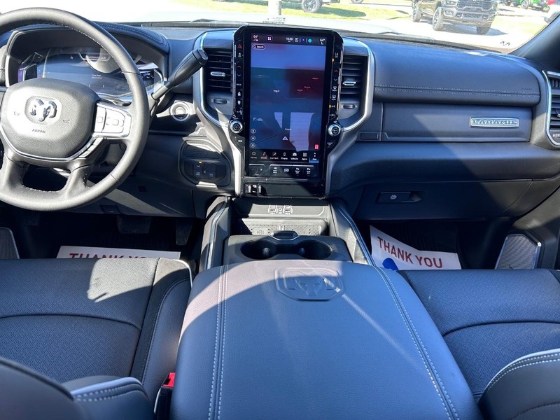 Ram 2500 Vehicle Full-screen Gallery Image 10