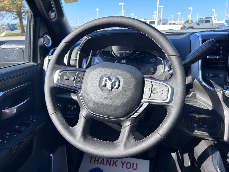 Ram 2500 Vehicle Full-screen Gallery Image 11