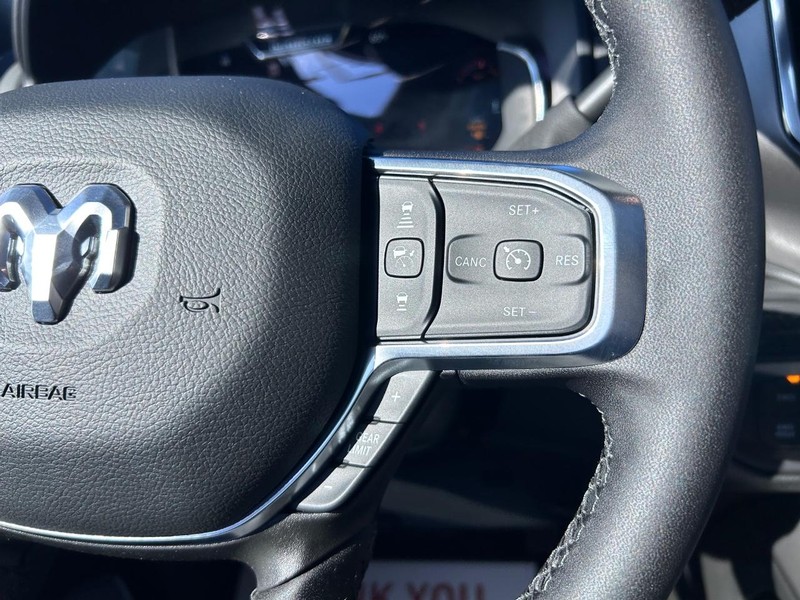 Ram 2500 Vehicle Full-screen Gallery Image 13