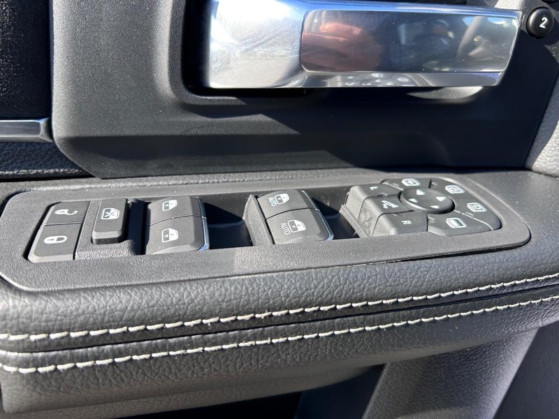 Ram 2500 Vehicle Full-screen Gallery Image 17